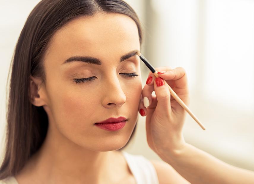Tricks im Augenbrauen-Make-up